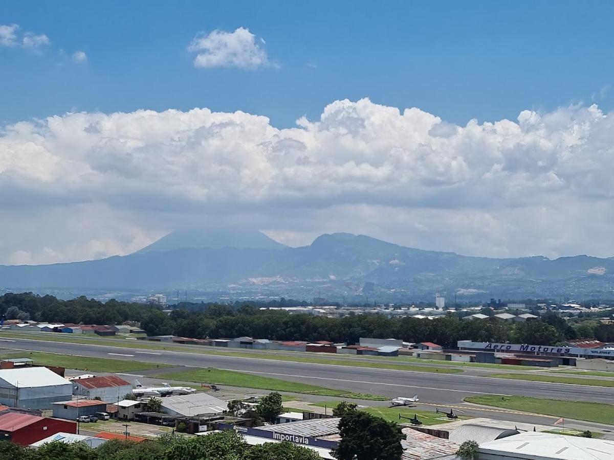 Апартаменты Amazing Aircrafts Views In Front Of Airport Гватемала Экстерьер фото