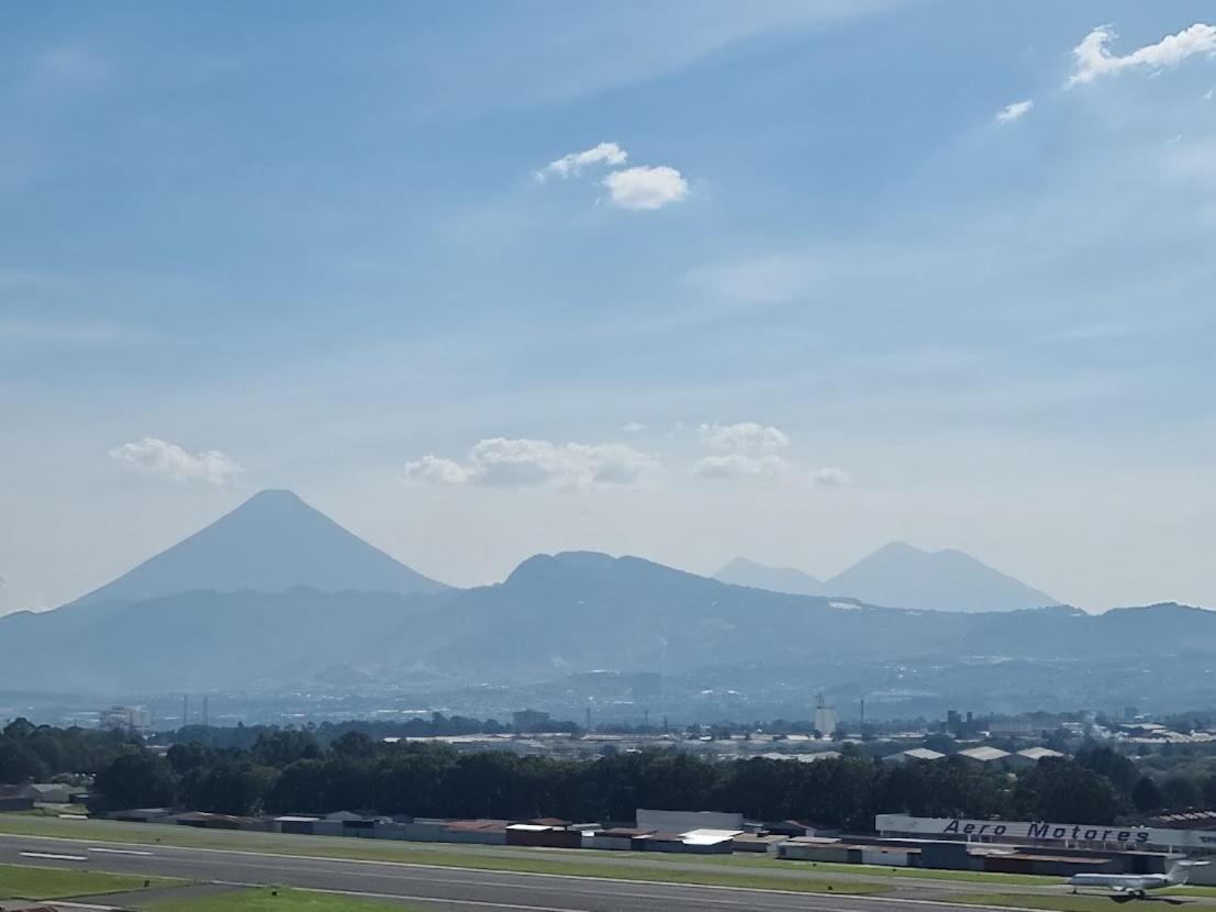 Апартаменты Amazing Aircrafts Views In Front Of Airport Гватемала Экстерьер фото