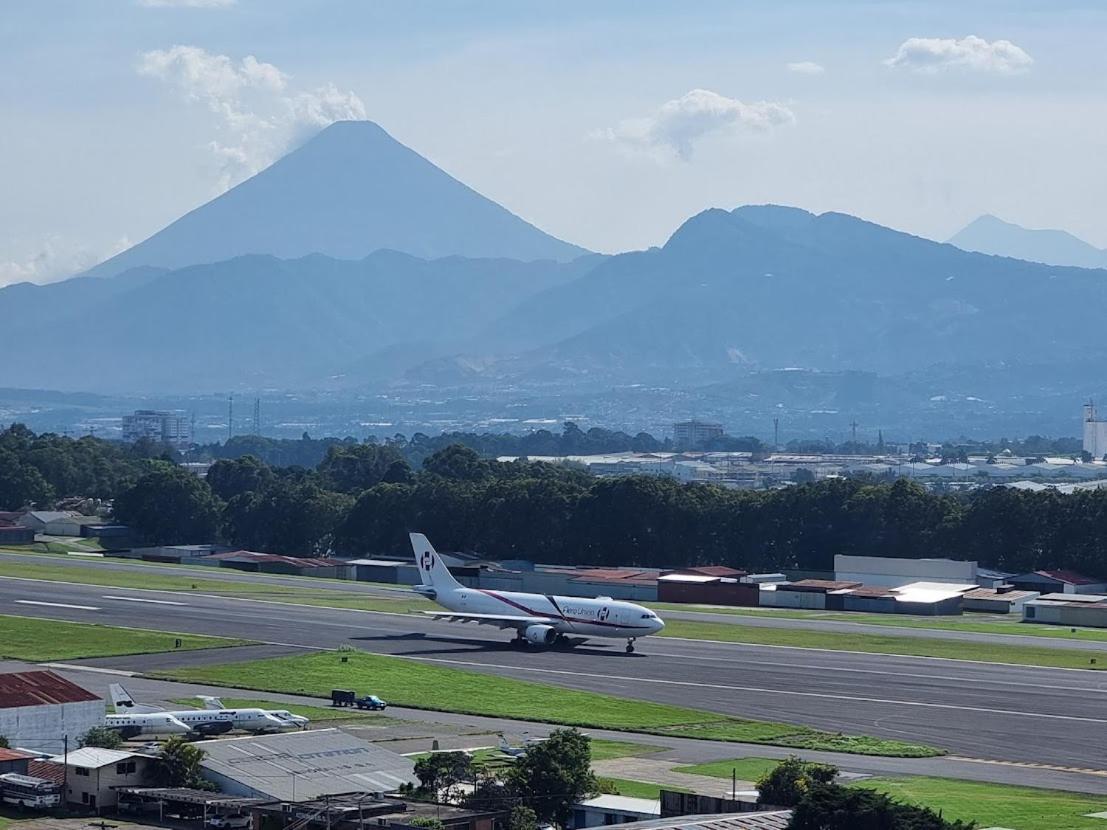 Апартаменты Amazing Aircrafts Views In Front Of Airport Гватемала Экстерьер фото